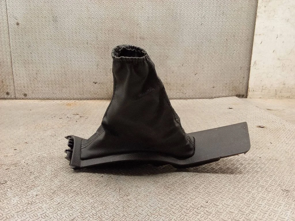 Handbrake trim – Ford Focus (2010-2017)