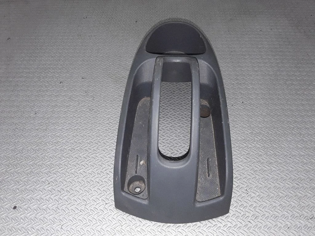 Handbrake trim 589110H010