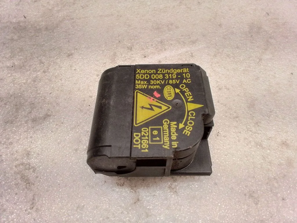 Headlight ballast module Xenon – BMW 5 Series E60 E61 (2004-2010)