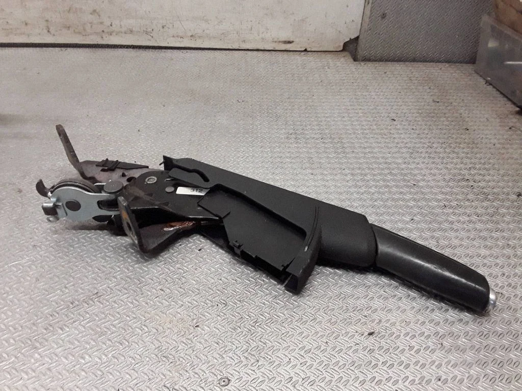 Handbrake/parking brake lever assembly