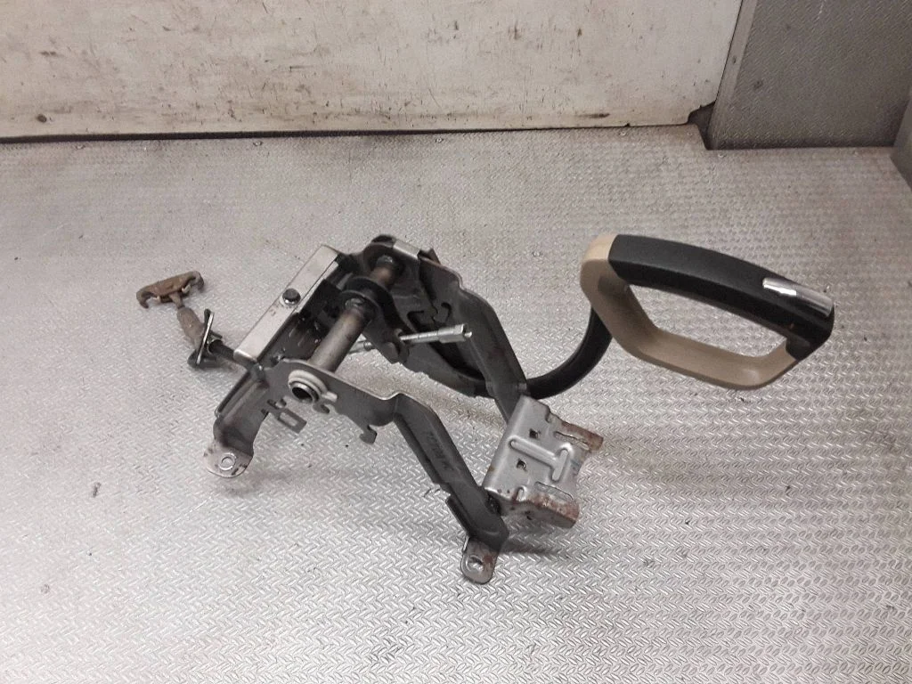 Handbrake/parking brake lever assembly