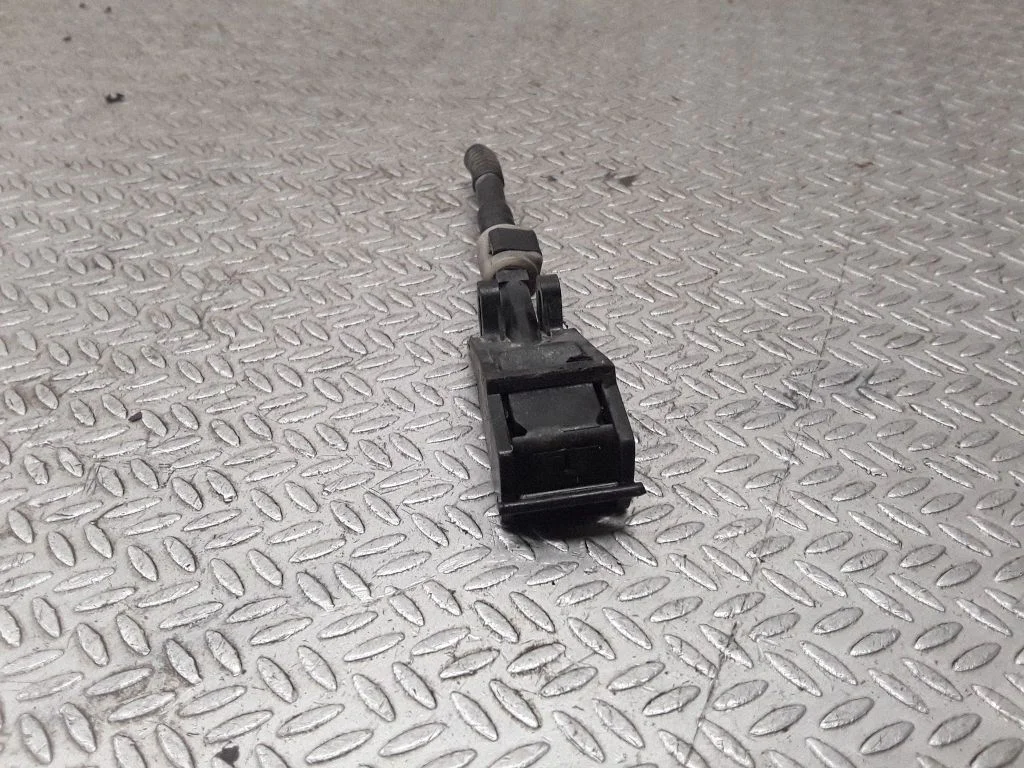 Windshield washer spray nozzle