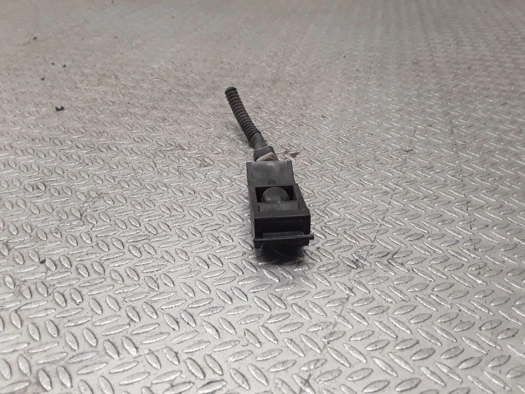 Windshield washer spray nozzle