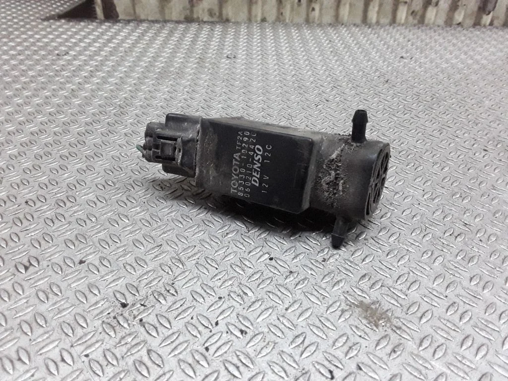Windshield washer spray nozzle – Toyota Yaris Verso (1999-2005)