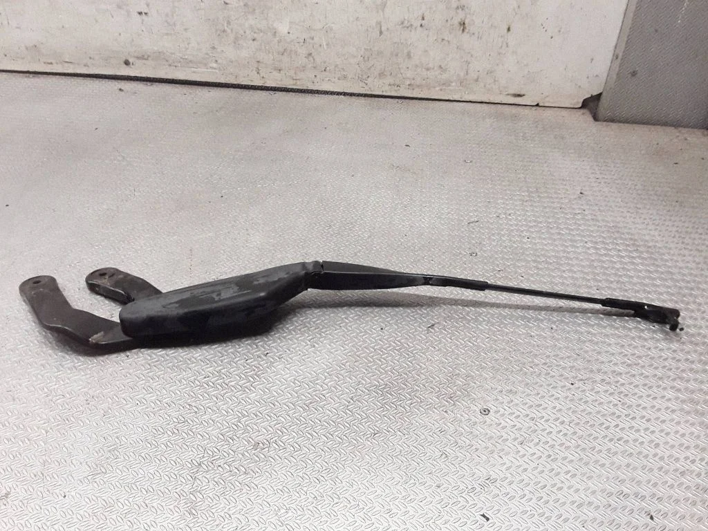 Front wiper blade arm A2118200444
