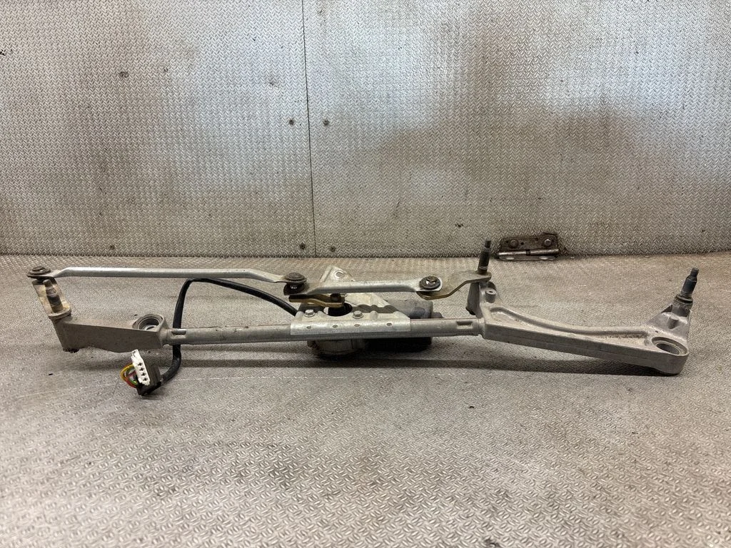 Front wiper linkage and motor A2038240105