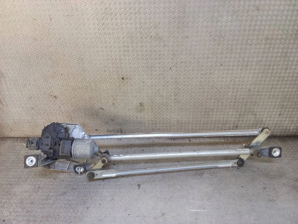 Front wiper linkage and motor – Ford Kuga I (2008-2012)