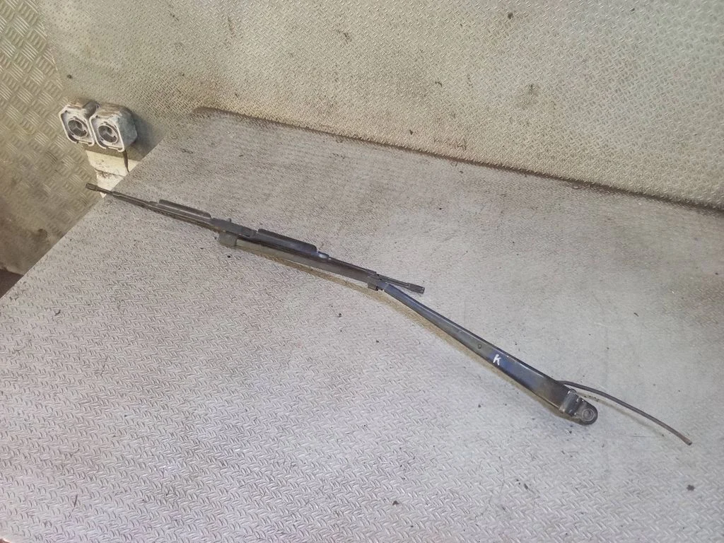 Windshield/front glass wiper blade – left