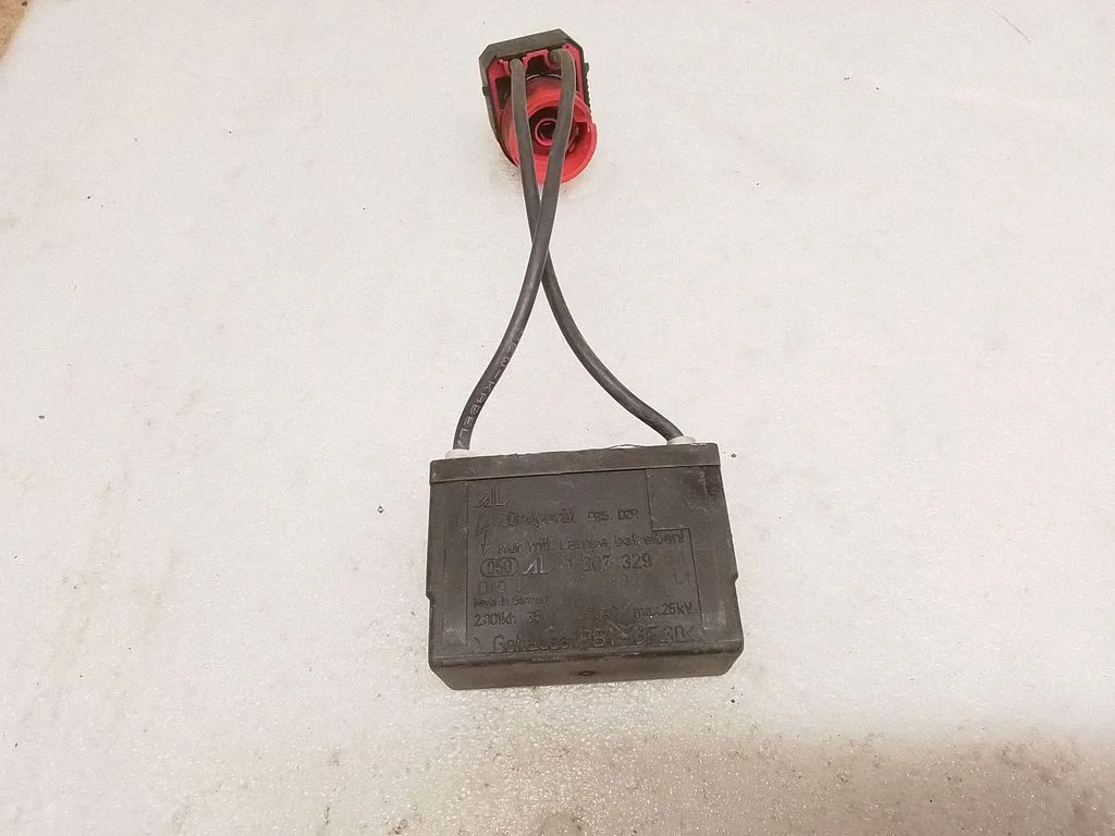 Headlight ballast module Xenon – Mercedes-Benz S-Class W220 (1998-2006)