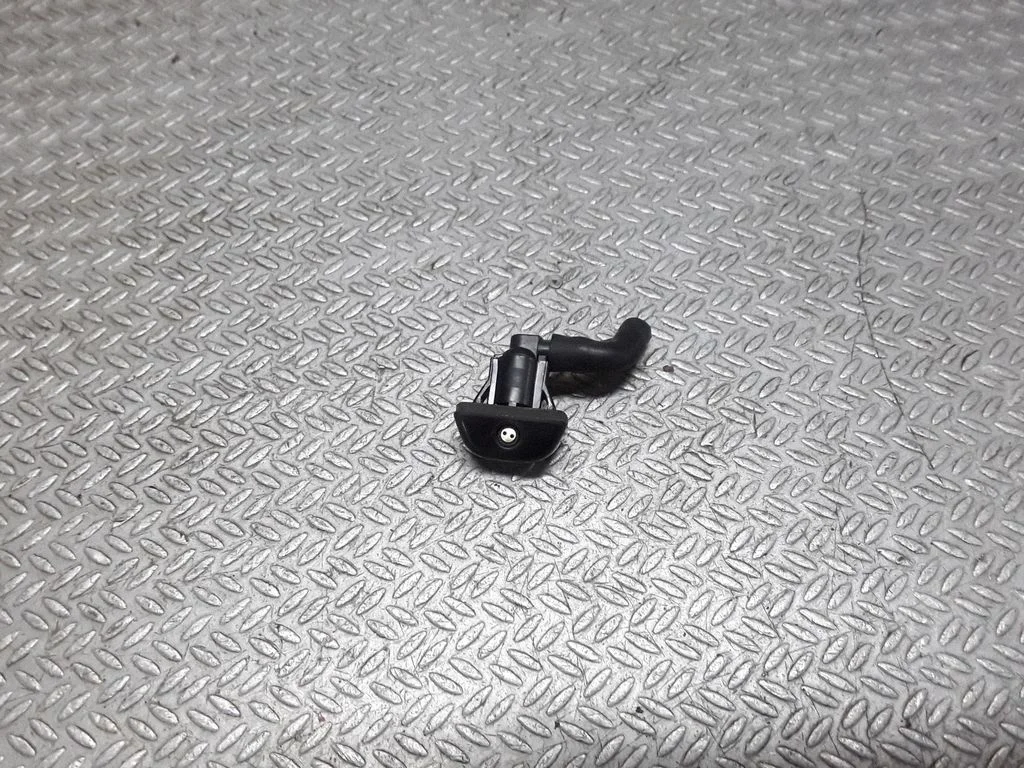 Rear window washer spray nozzle – Mazda 3 III (2014-2018)