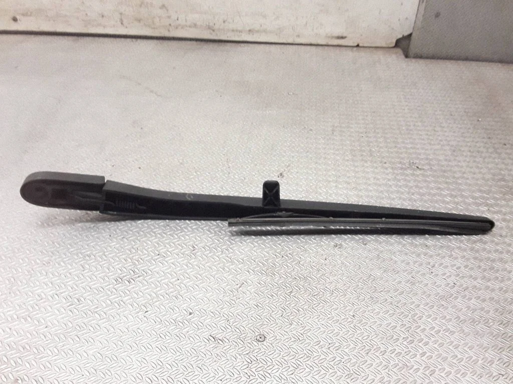 Rear wiper blade