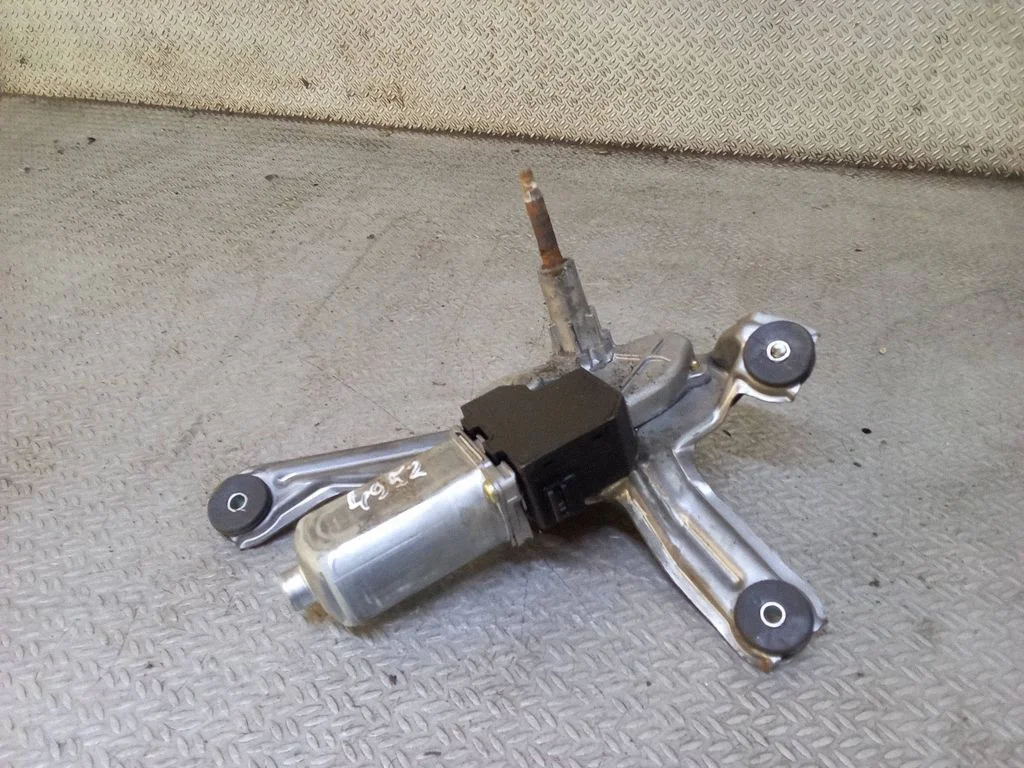 Aizmugurējā stikla tīrītāja motoriņš 8513005100