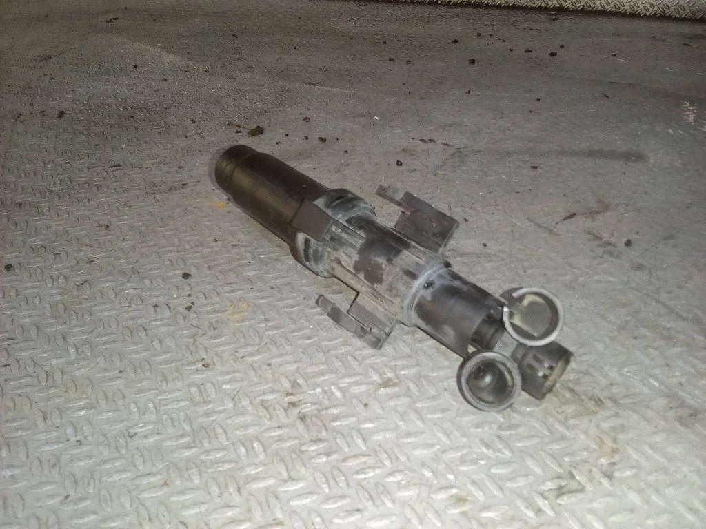 Headlight washer spray nozzle 6167717874306