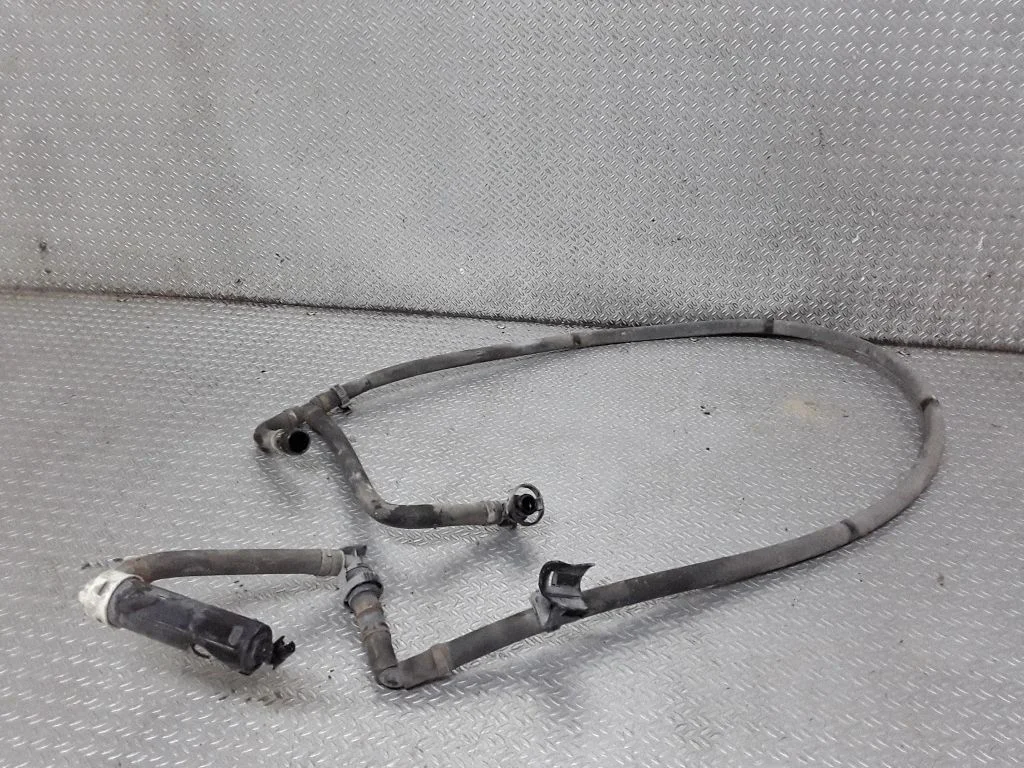 Headlight washer hose/pipe