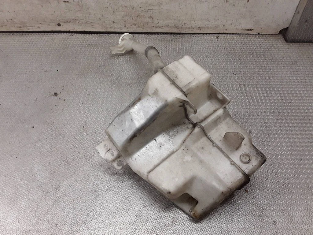 Windshield washer fluid reservoir/tank