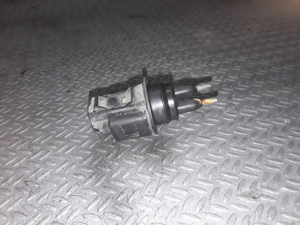 Czujnik poziomu płynu spryskiwacza – Volkswagen Passat B5.5 (2001-2005)