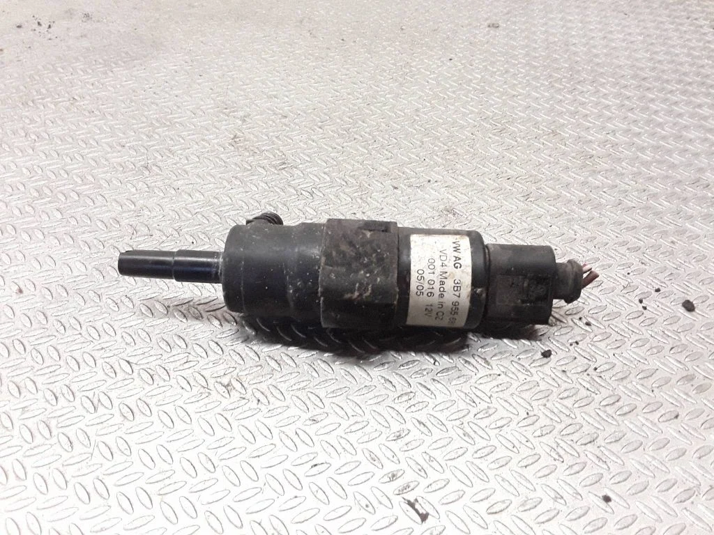 Headlight washer pump 3B7955681