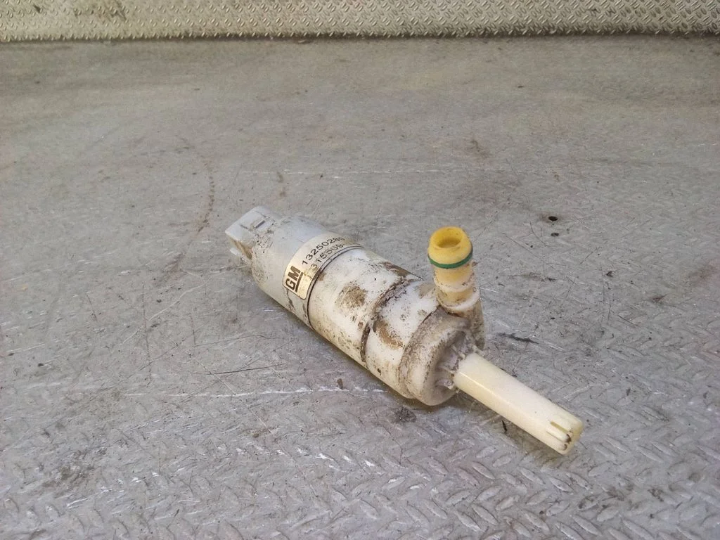 Headlight washer pump 13250289