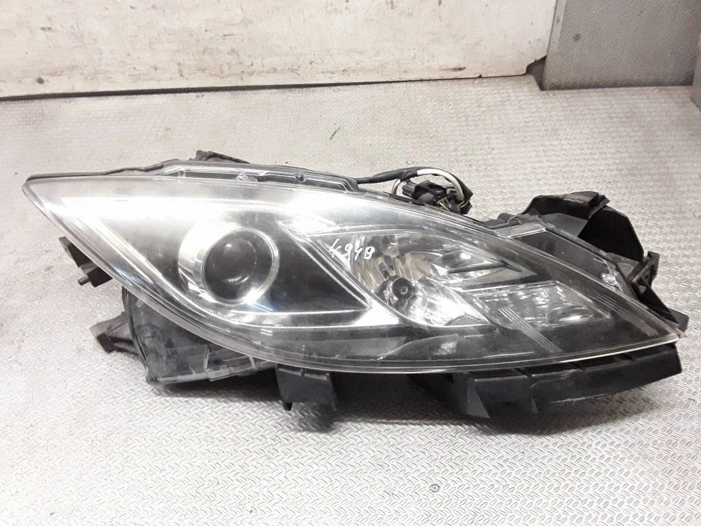 Headlight/headlamp – right