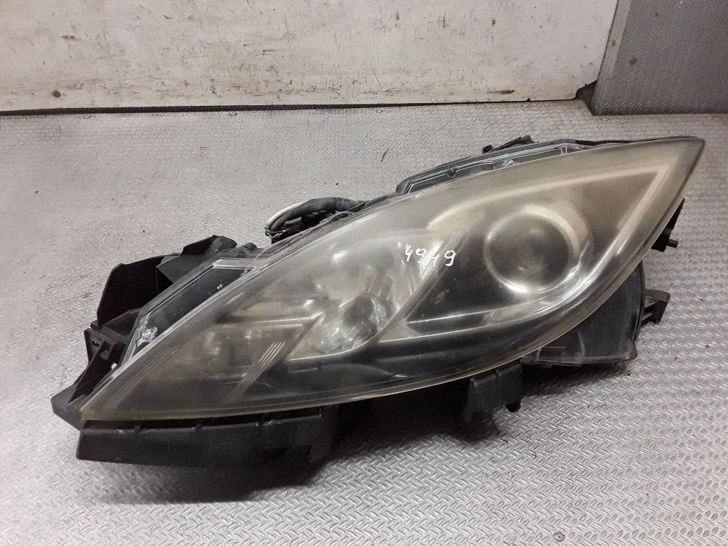 Headlight/headlamp – left