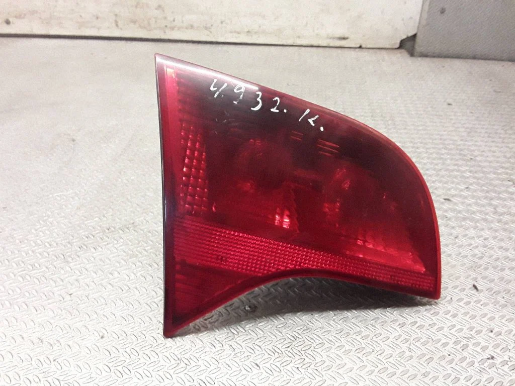 Tailgate rear/tail lights 484611L