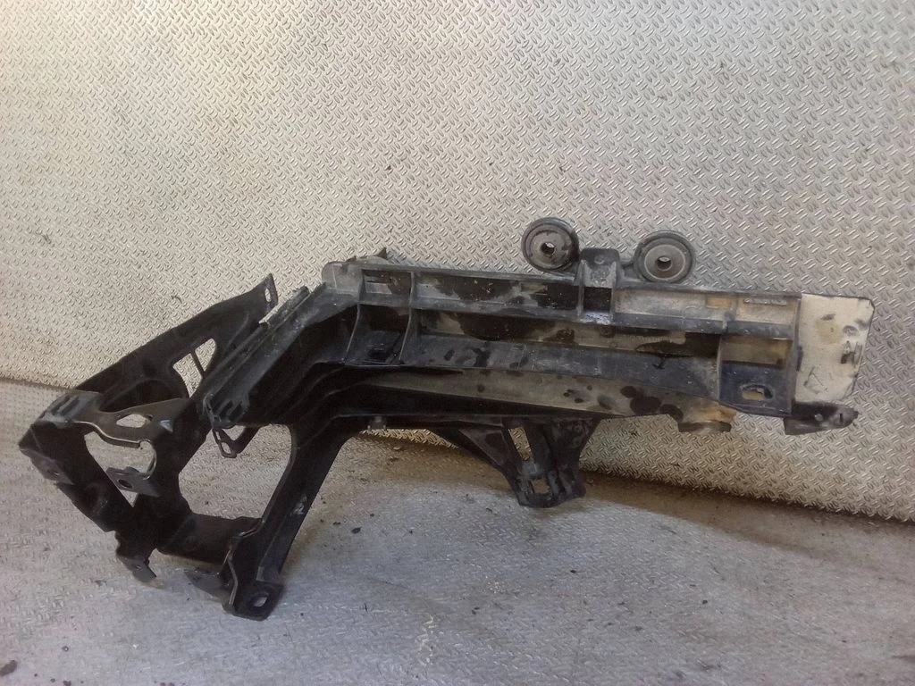 Headlight/headlamp mounting bracket 11071510