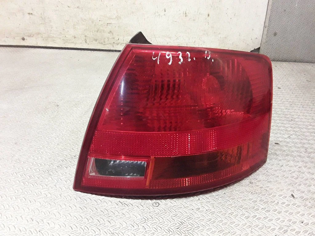 Rear/tail lights 8E9945096C