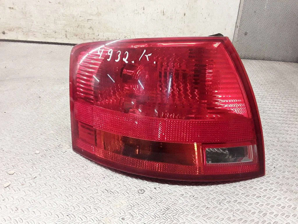 Rear/tail lights 8E9945095E