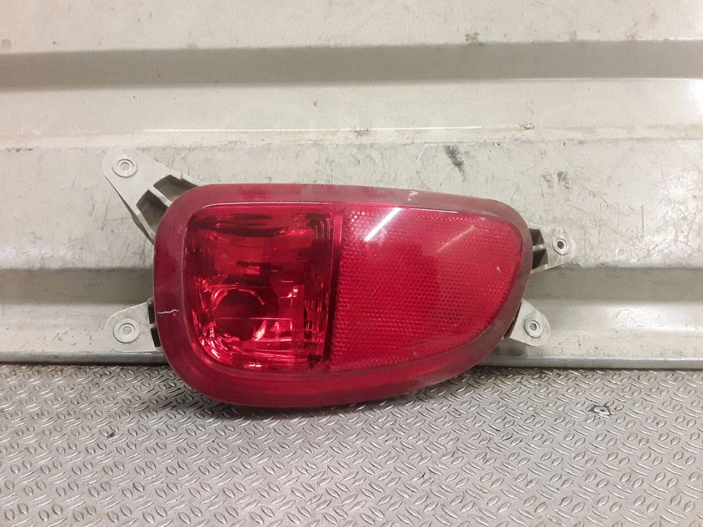 Rear fog light 924051Y1