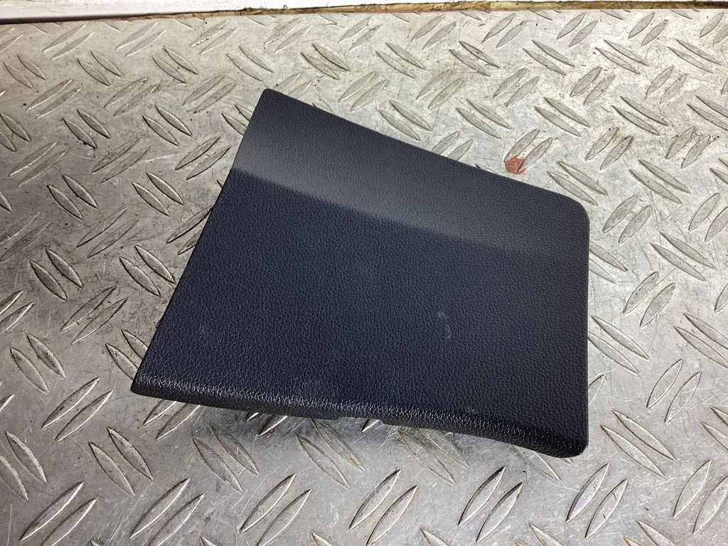 Tailgate trim 5NA867657