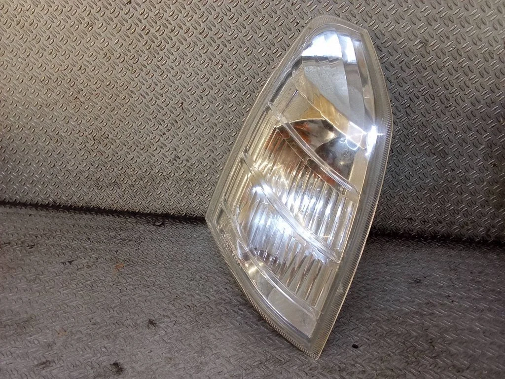 Front indicator light – Nissan X-Trail T30 (2001-2007)