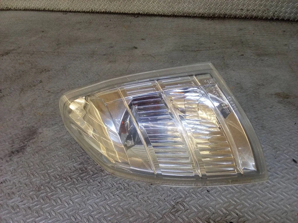 Front indicator light – Nissan X-Trail T30 (2001-2007)