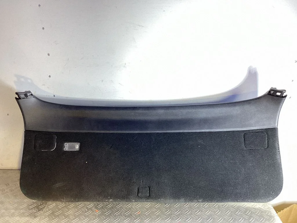 Tailgate trim – Lexus RX 450H (2016-)