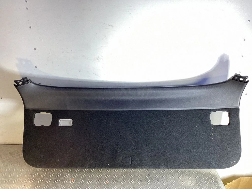 Tailgate trim – Lexus RX 450H (2016-)