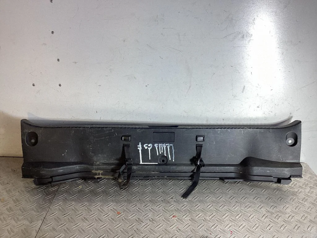 Tailgate trim – Lexus GS 250 350 300H 450H (2013-)