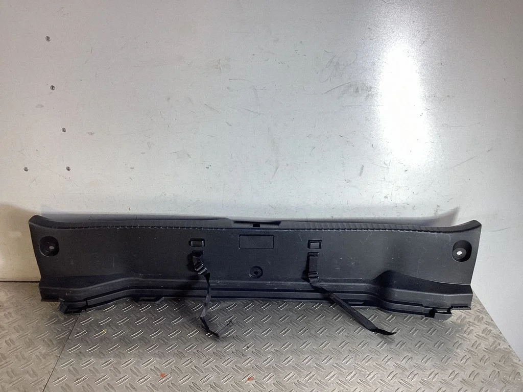 Tailgate trim – Lexus GS 250 350 300H 450H (2013-)