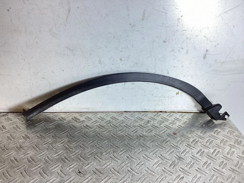 Fender trim (molding) 7587478020