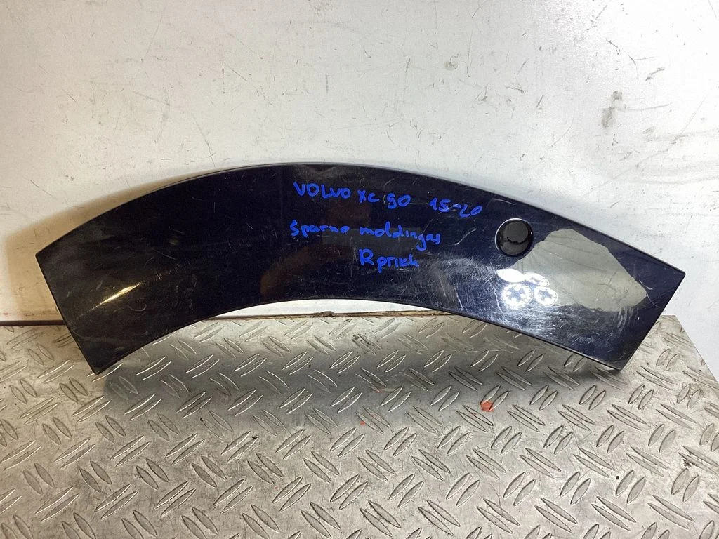 Fender trim (molding) – Volvo XC90 (2014-)