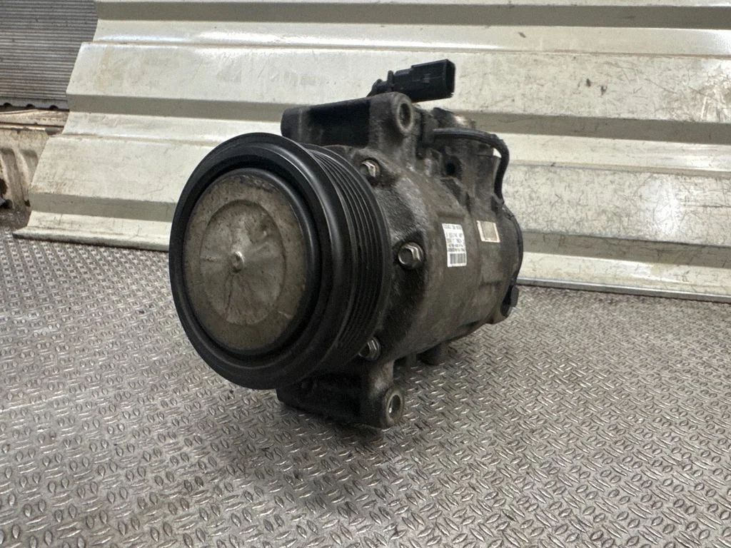 Air conditioning (A/C) compressor (pump) 8E0260805BF