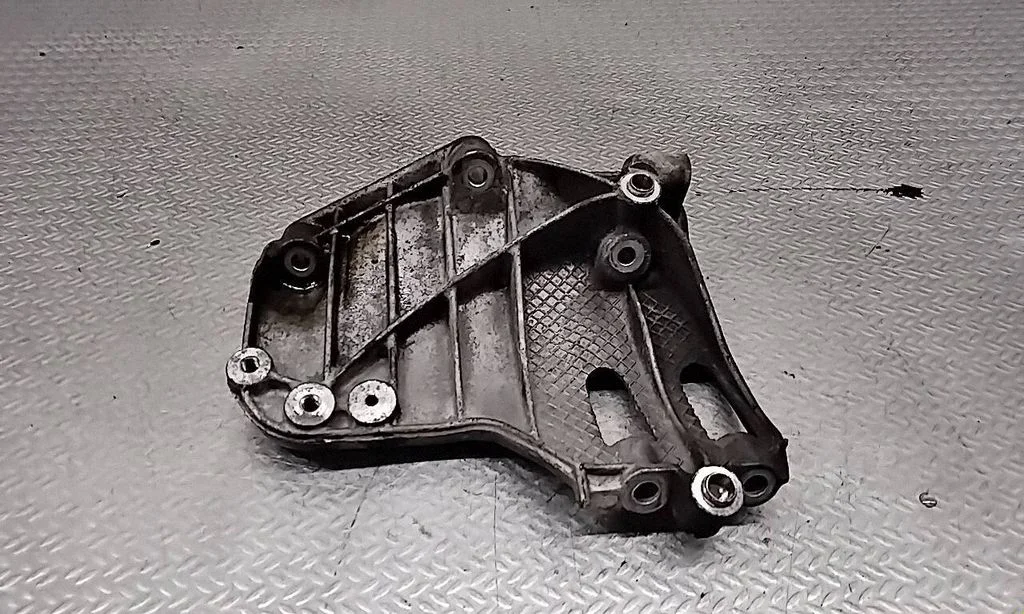 A/C compressor mount bracket 7585167