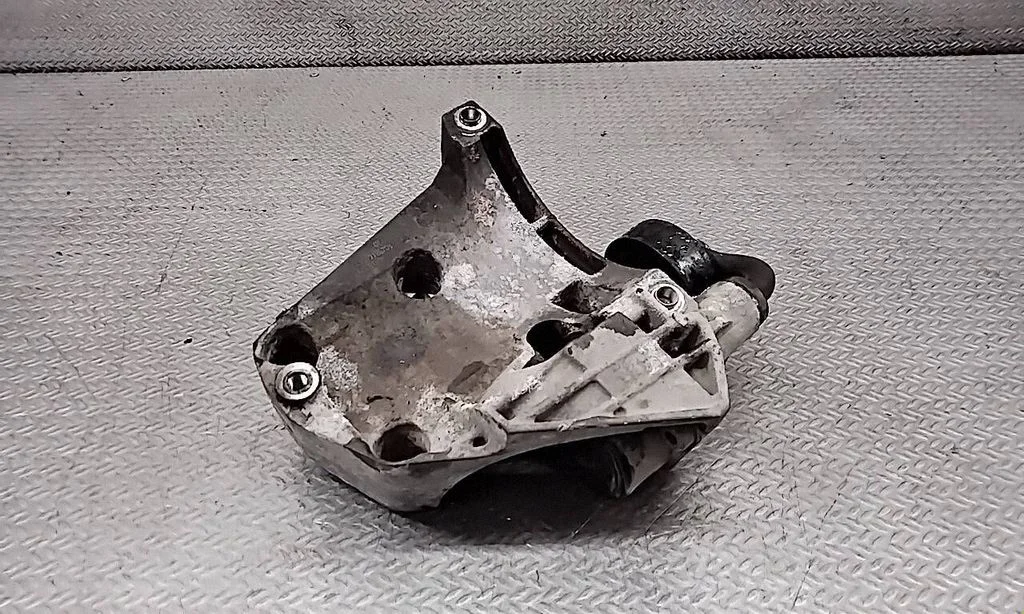 A/C compressor mount bracket 7786708