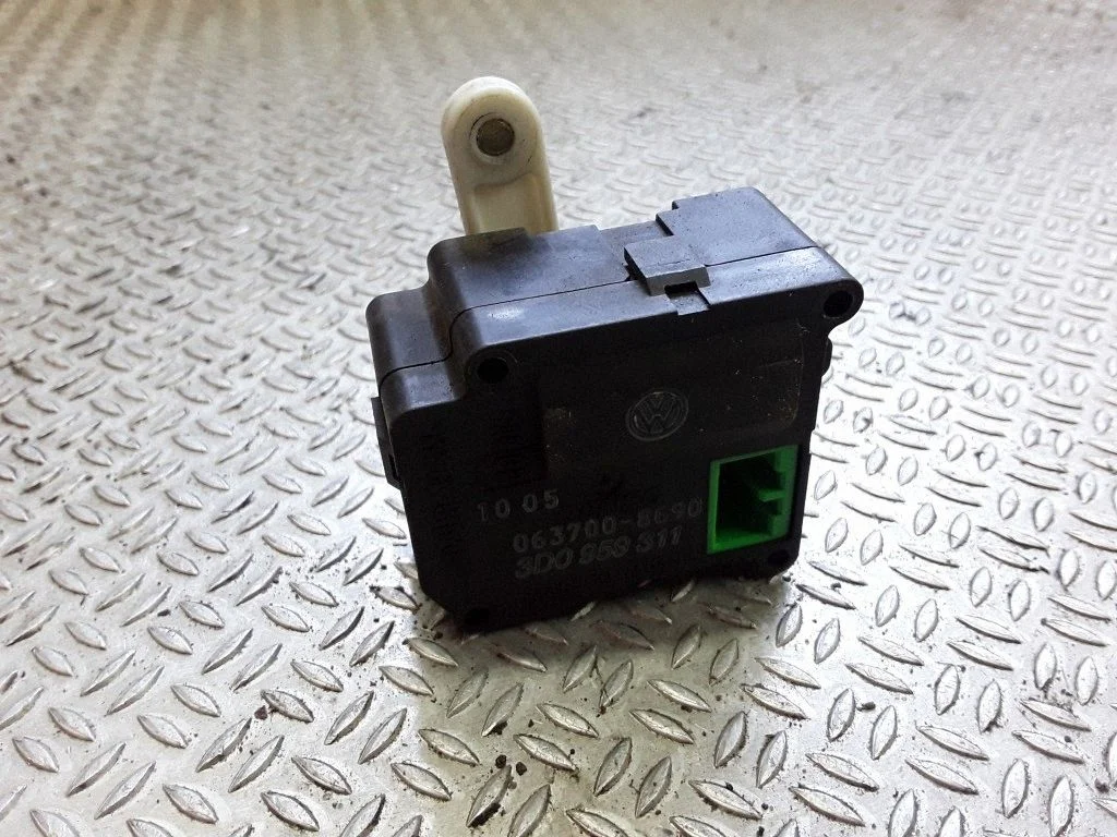A/C air flow flap actuator/motor – Volkswagen Phaeton (2002-2016)