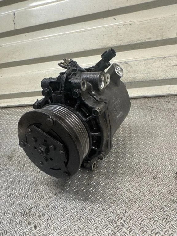 Air conditioning (A/C) compressor (pump) AKC200A221G