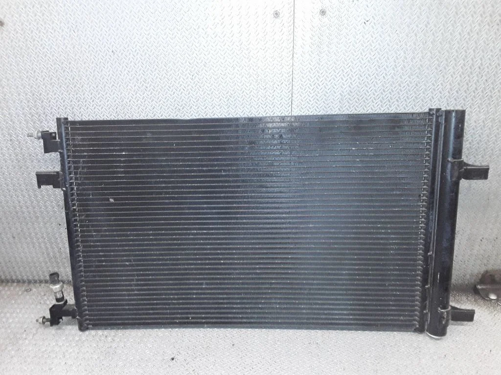 Kliimaseadme jahutusradiaator (kondensaator)