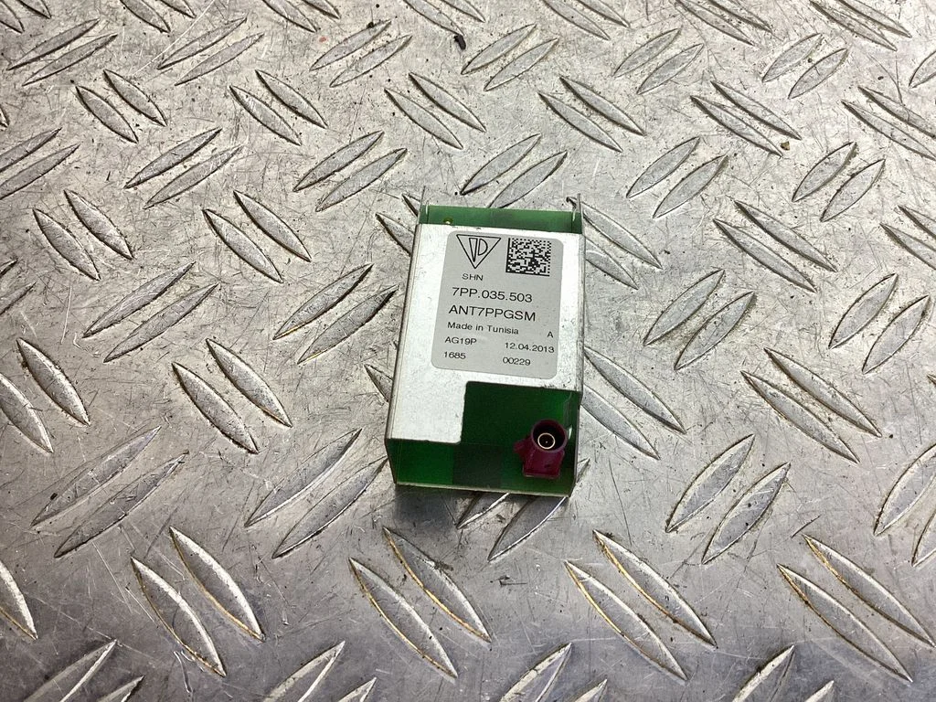 Aerial GPS antenna 7PP035503