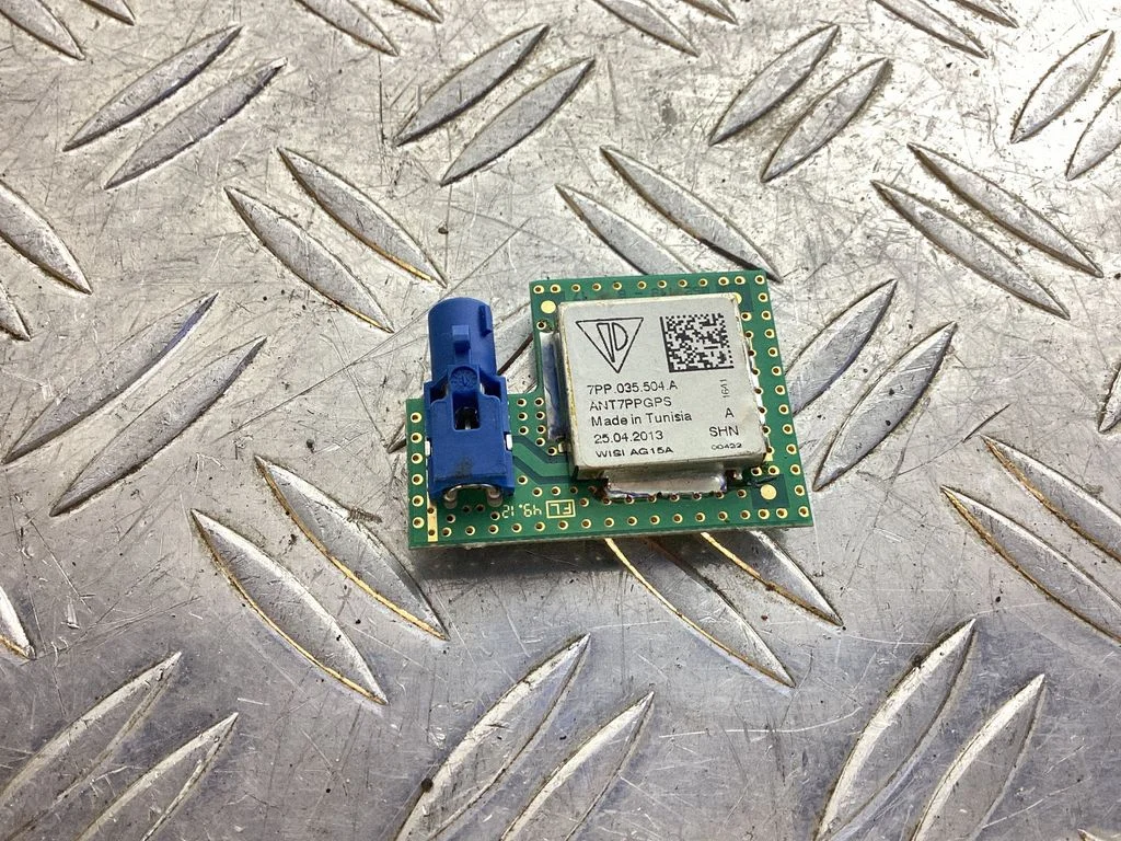 Aerial GPS antenna 7PP035504A