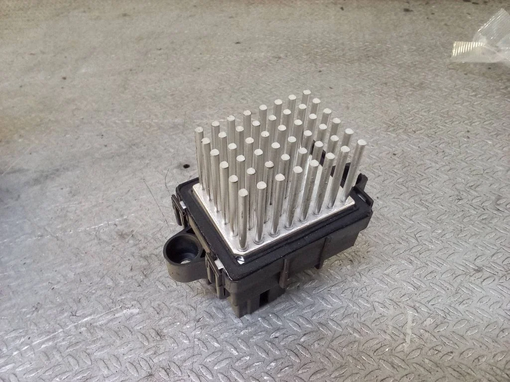 Heater blower motor/fan resistor 13503201