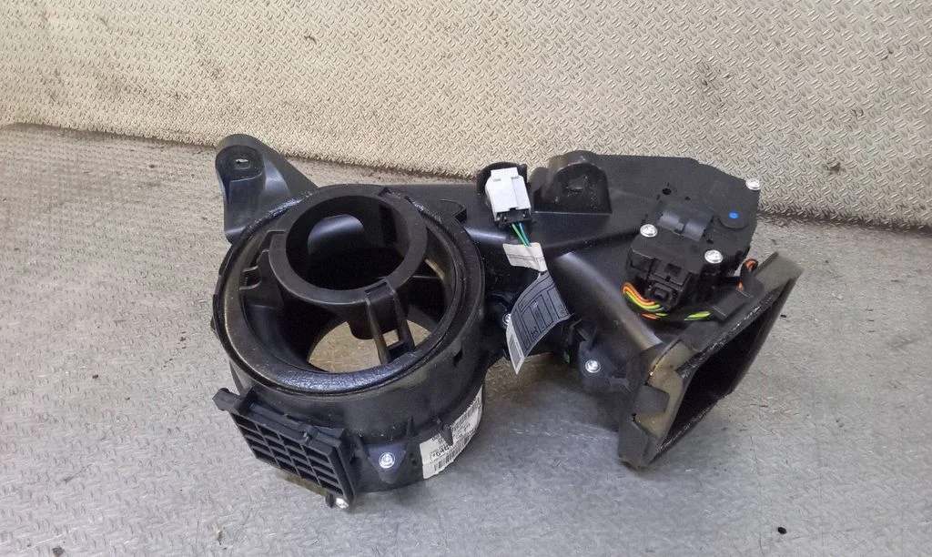 Salongi kütte- ja kliimaploki plastkorpus – Mercedes-Benz ML-klass W164 (2005-2011)