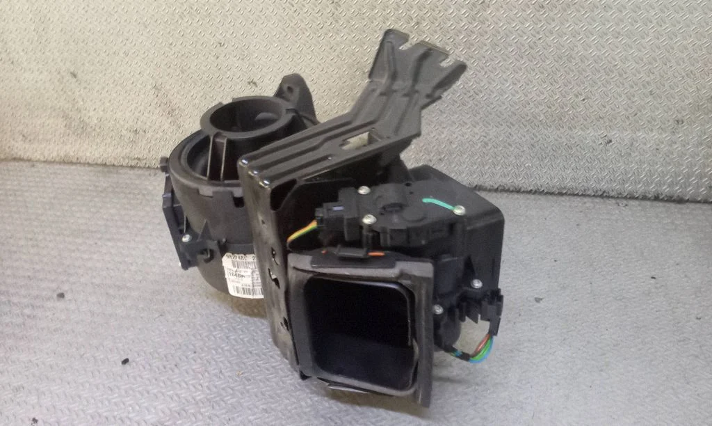Salongi kütte- ja kliimaploki plastkorpus – Mercedes-Benz ML-klass W164 (2005-2011)