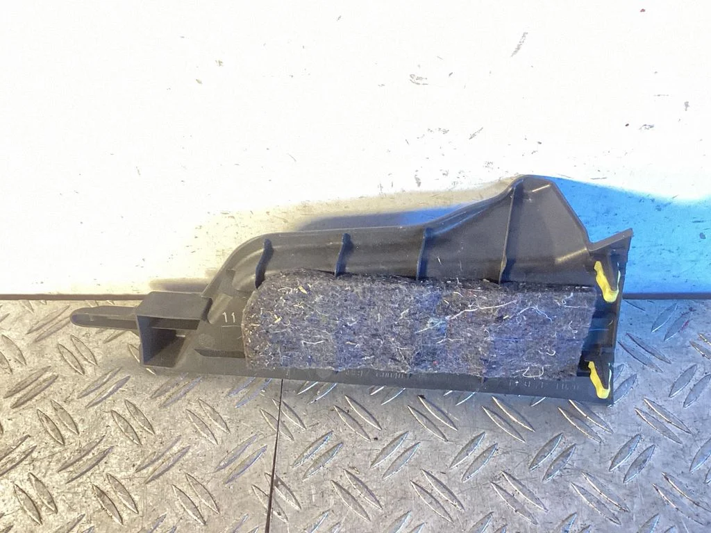 Other center console (tunnel) element 5881760040